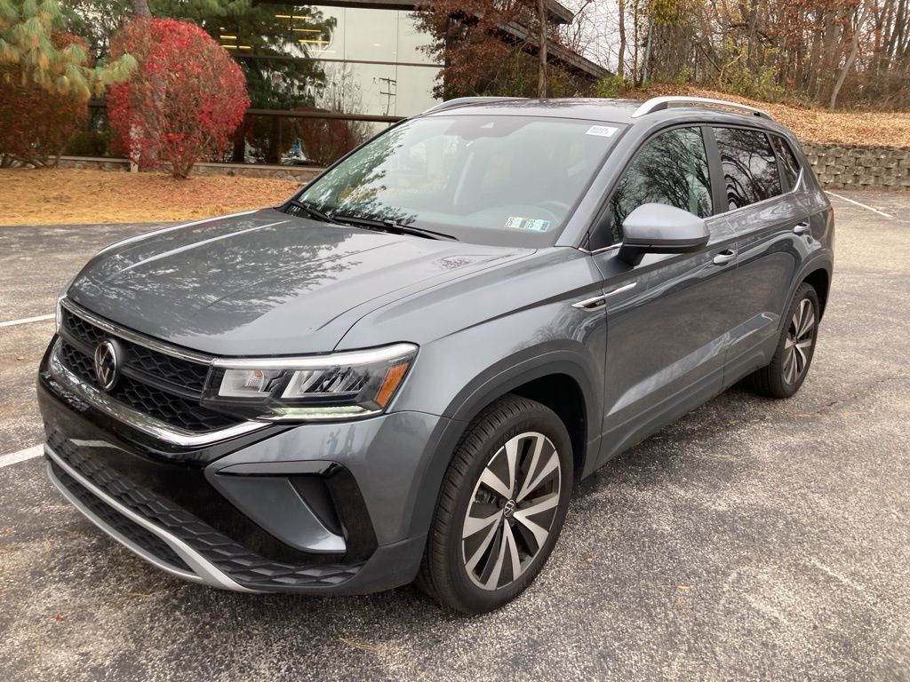 2024 Volkswagen Taos SE photo 3