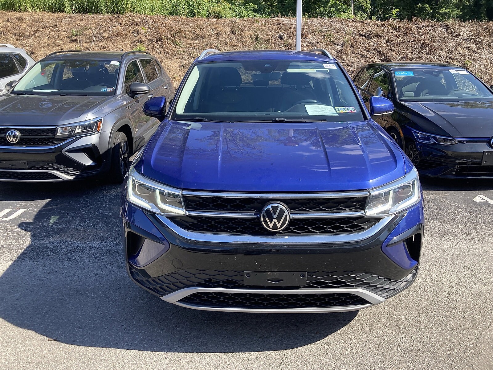 2022 Volkswagen Taos SEL photo 2