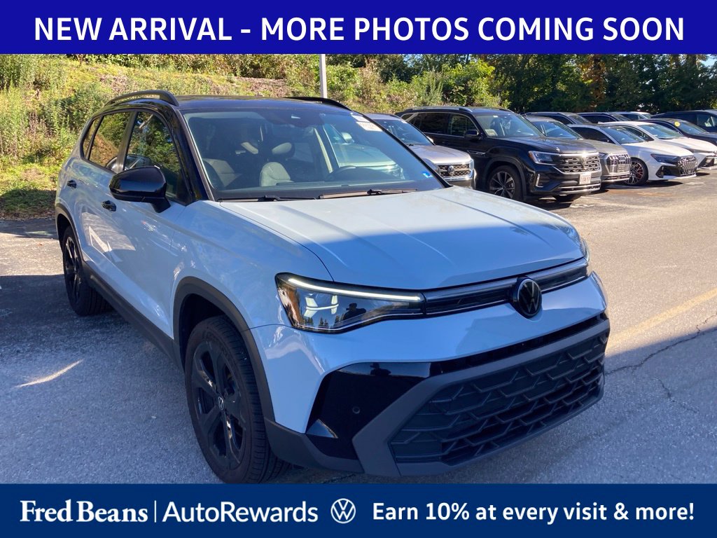 Used 2025 Volkswagen Taos 1.5T SE Black SUV