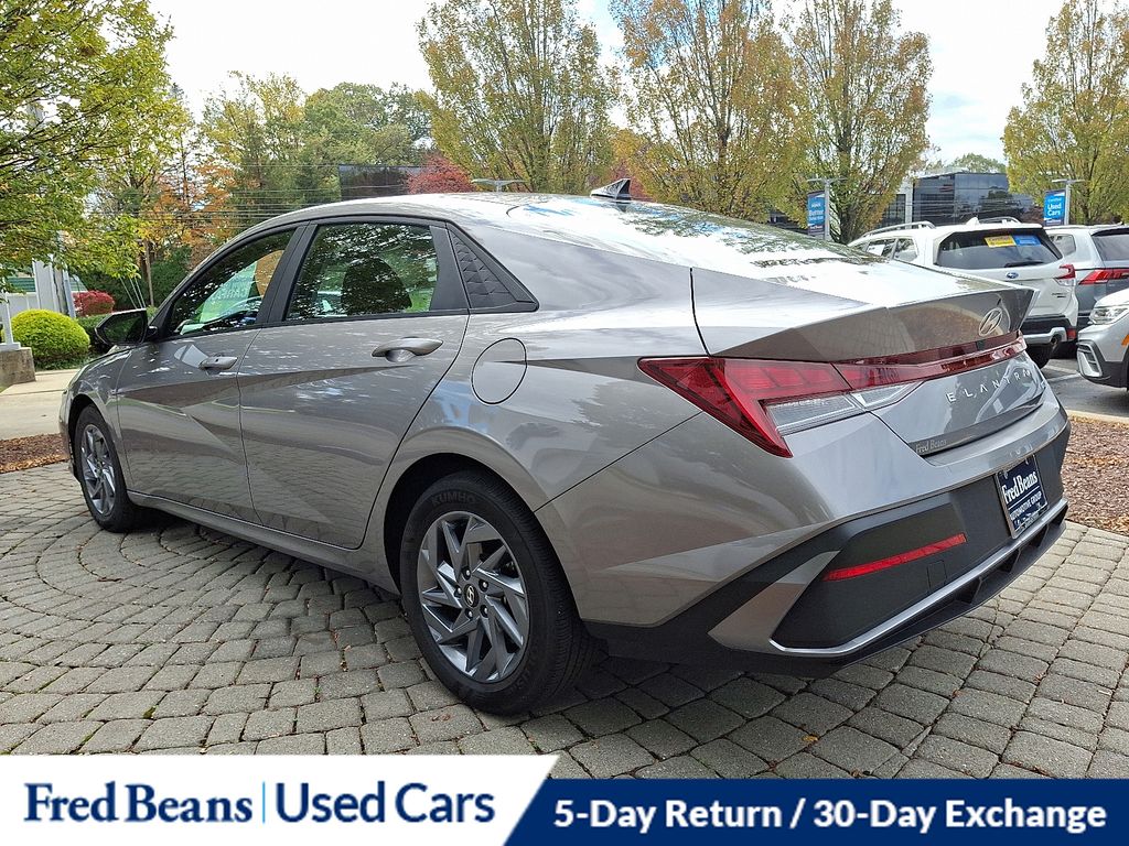 2024 Hyundai Elantra Hybrid Blue photo 4