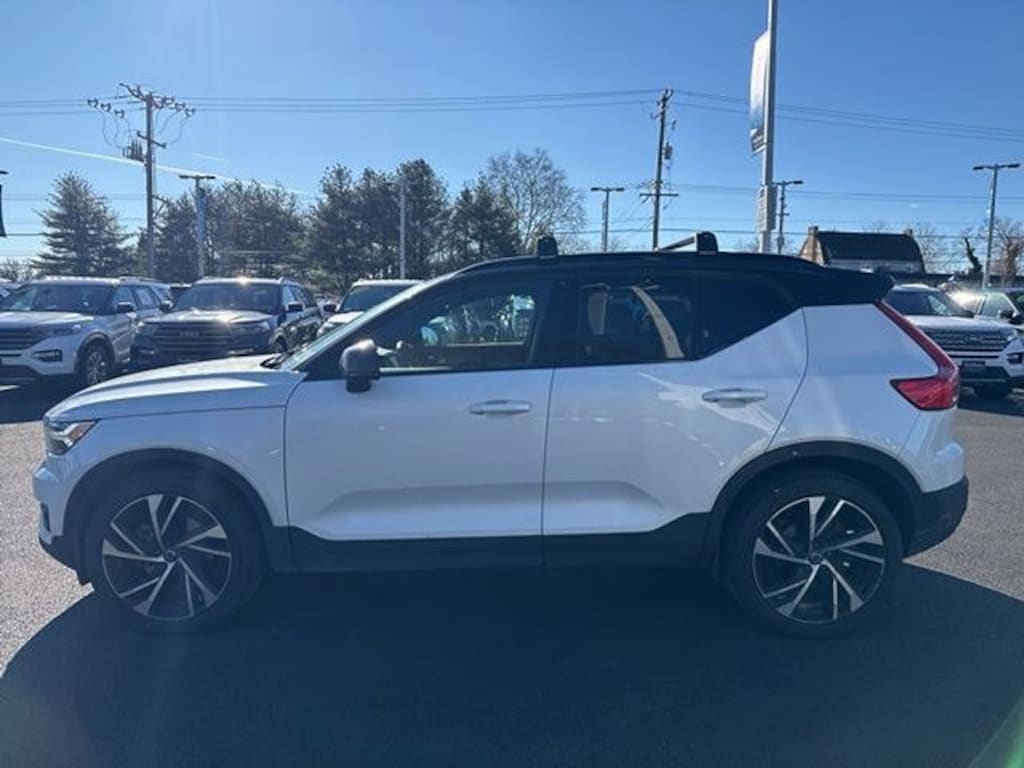 Used 2022 Volvo XC40 R-Design SUV