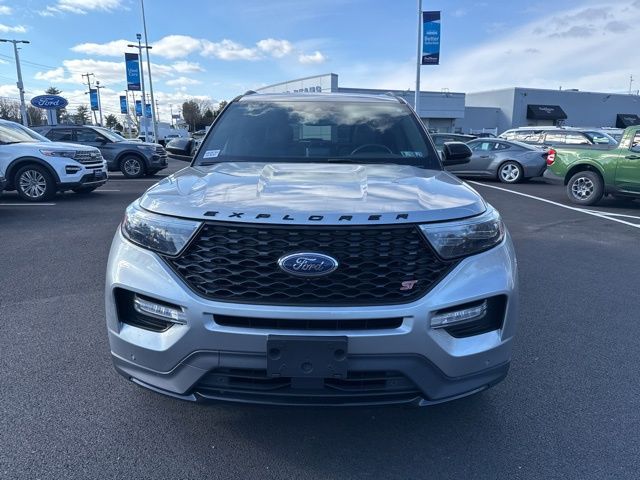2023 Ford Explorer ST photo 2