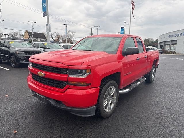 2016 Chevrolet Silverado 1500 Custom photo 3