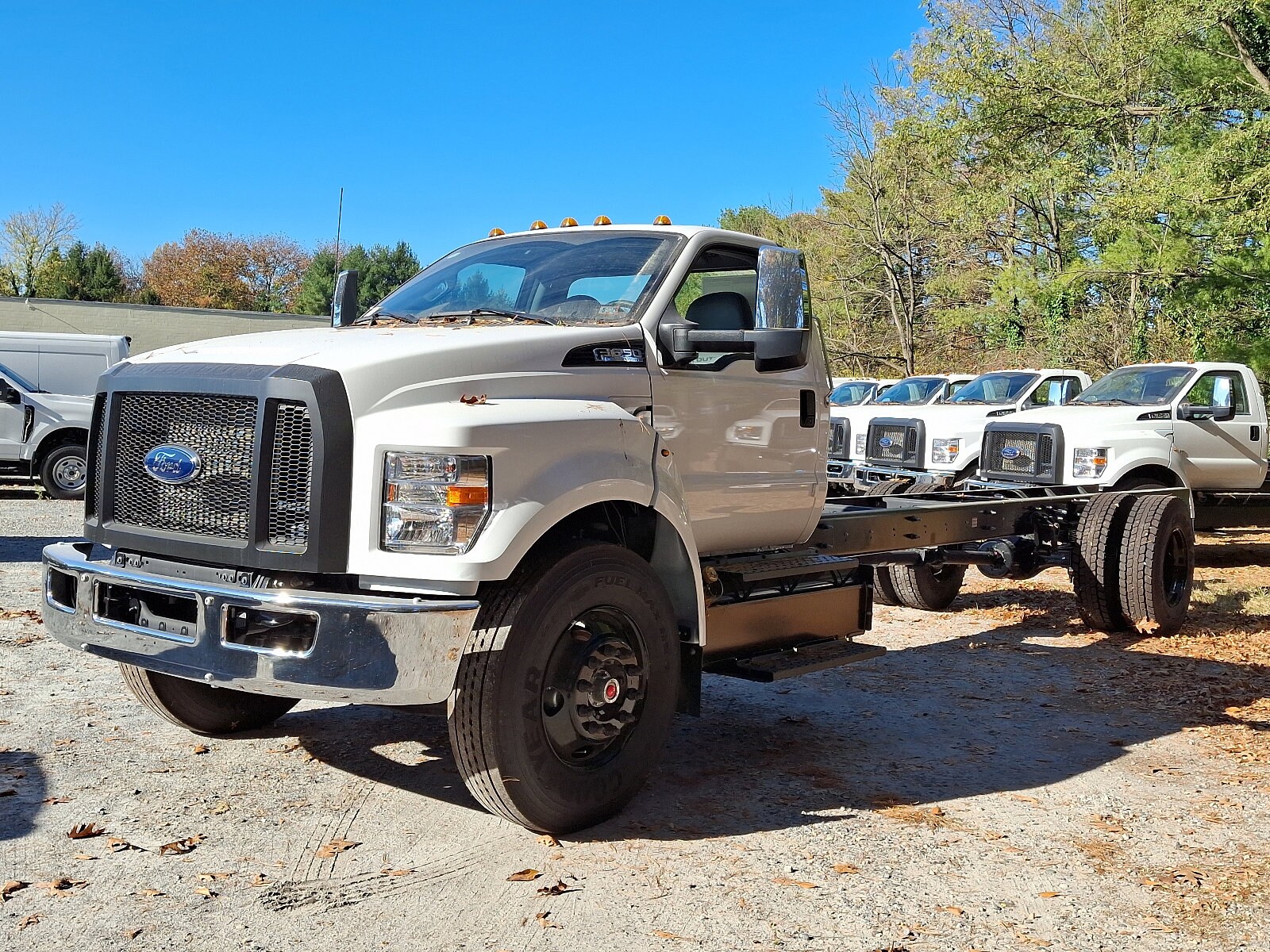 2025 Ford F-650 Base photo 2