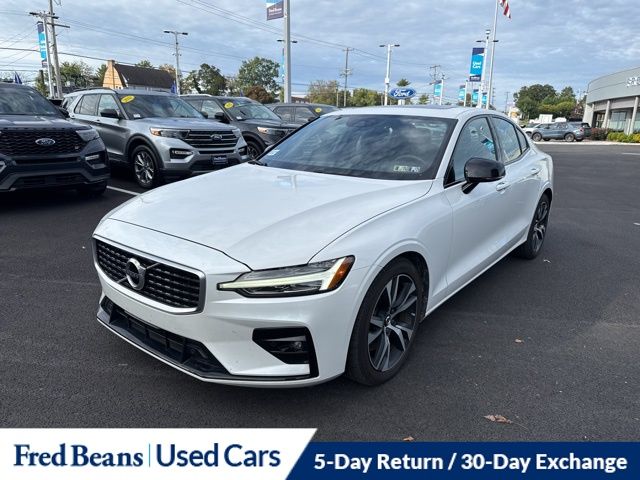 2019 Volvo S60 T6 R-Design photo 3