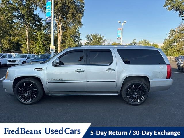 2011 Cadillac Escalade ESV Luxury photo 3