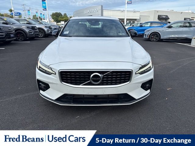 2019 Volvo S60 T6 R-Design photo 2