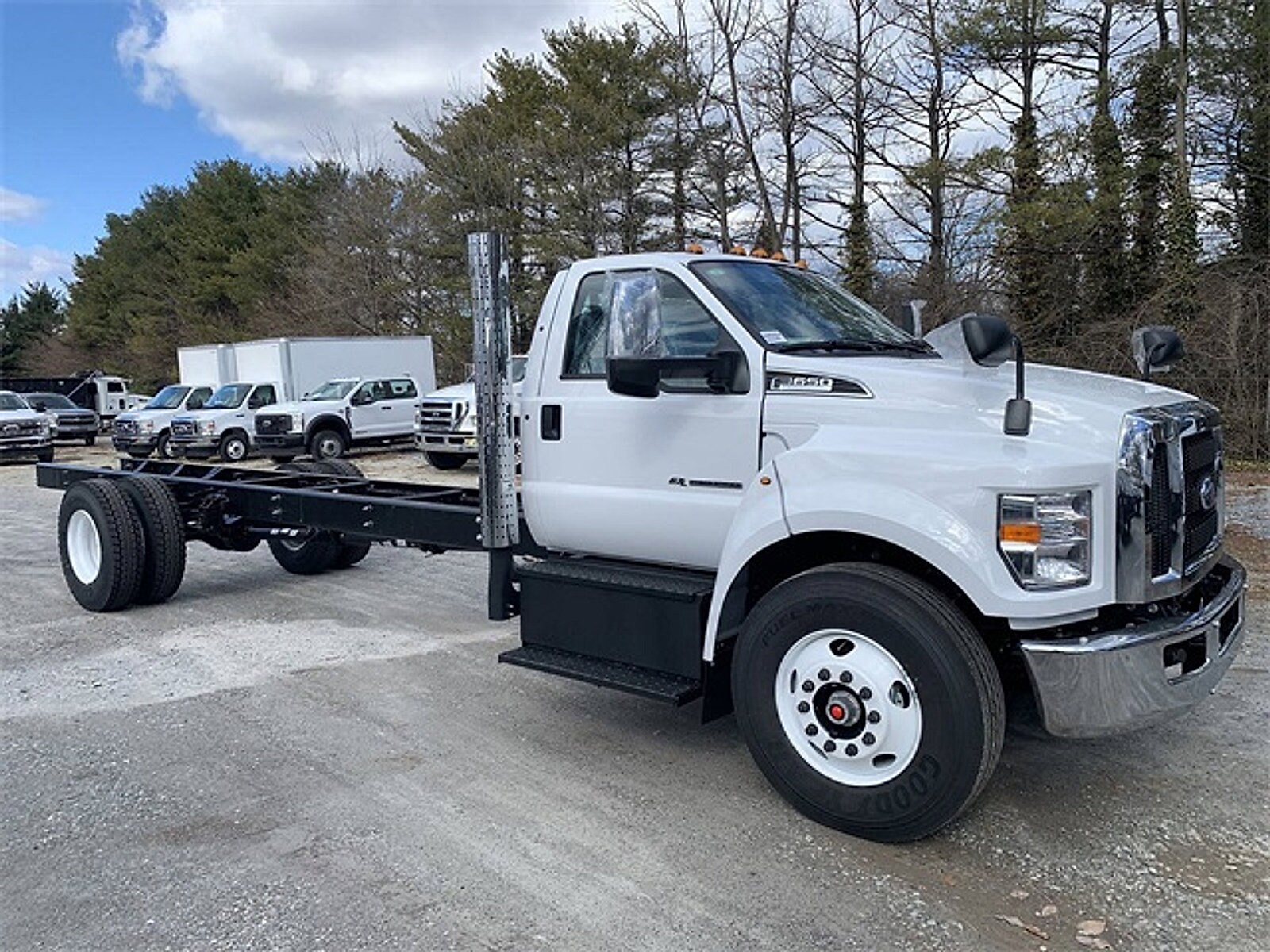 2026 Ford F-650 Base photo 3