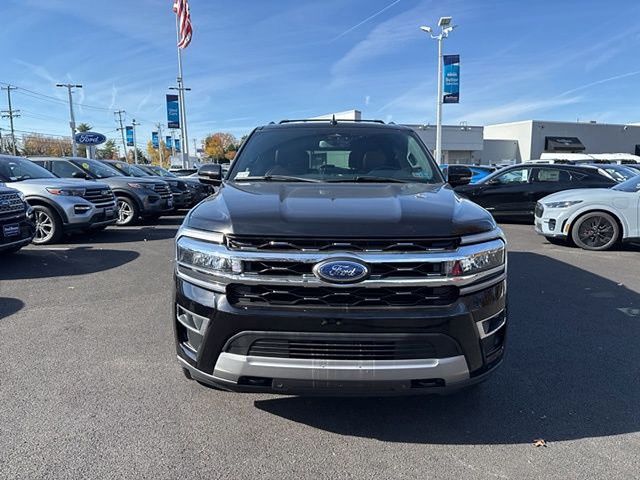 2022 Ford Expedition MAX Limited photo 2