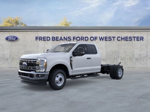 2025 Ford F-350 Super Duty Chassis Cab XL's photo
