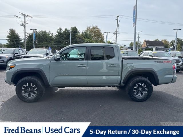 2022 Toyota Tacoma TRD Off-Road photo 2