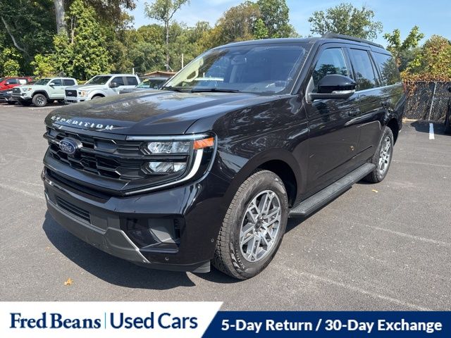 2025 Ford Expedition photo 3