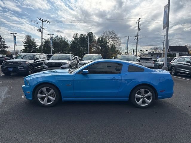 2013 Ford Mustang GT photo 2