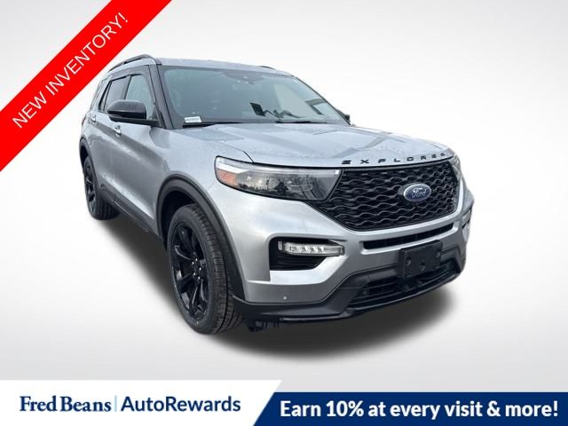 2022 Ford Explorer ST's photo