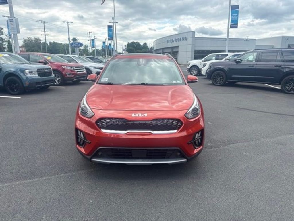 Certified 2022 Kia Niro Touring SUV