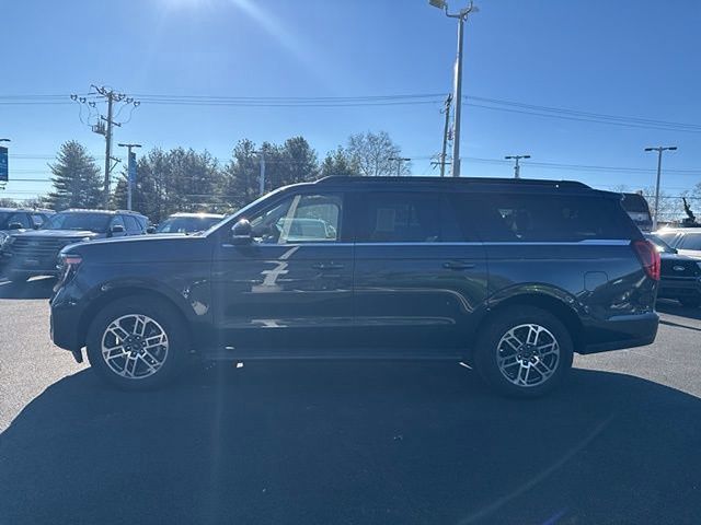 2025 Ford Expedition MAX photo 3