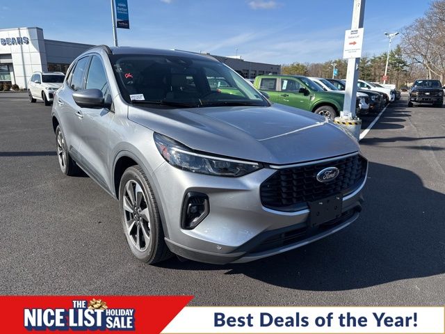 2023 Ford Escape Platinum's photo