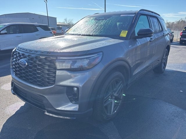 2025 Ford Explorer ST-LINE's photo