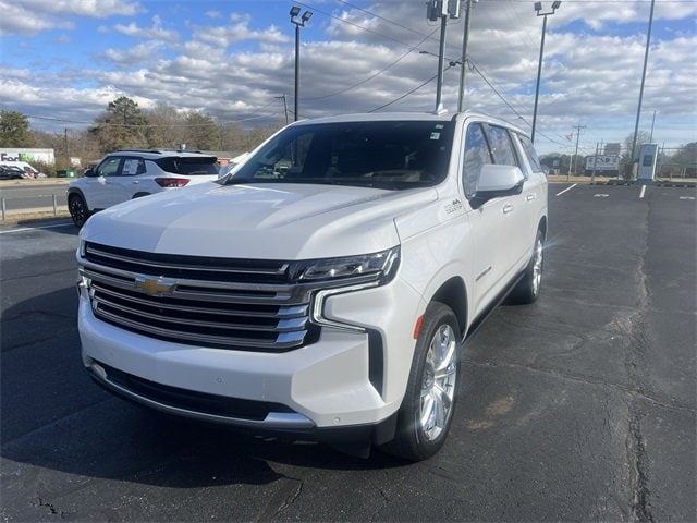 2024 Chevrolet Suburban High Country's photo
