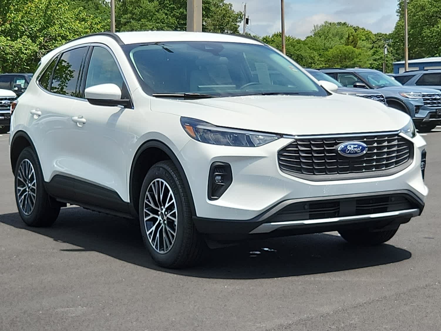 2025 Ford Escape Plug-In Hybrid photo 2