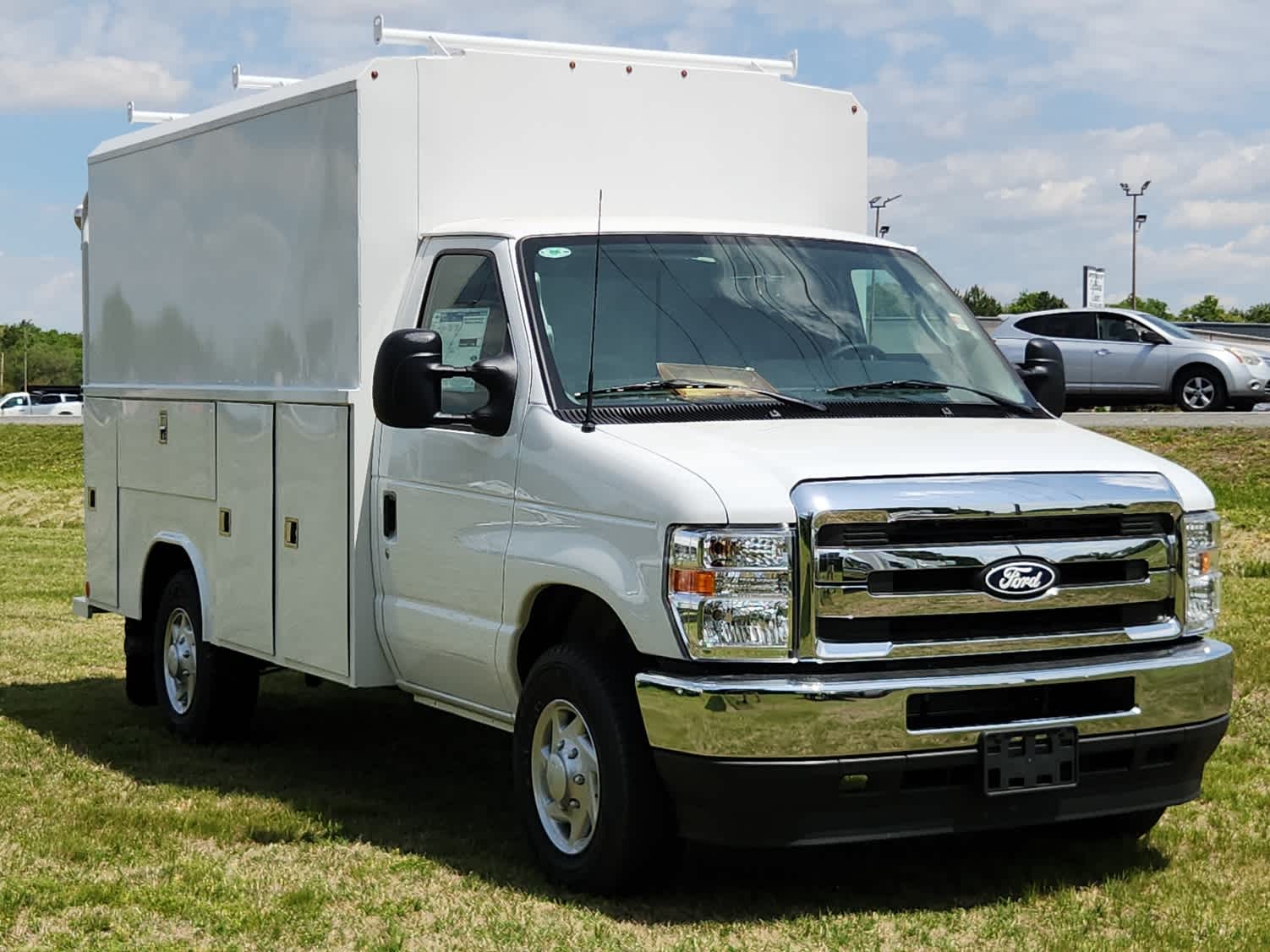 2026 Ford E-350 Base photo 2