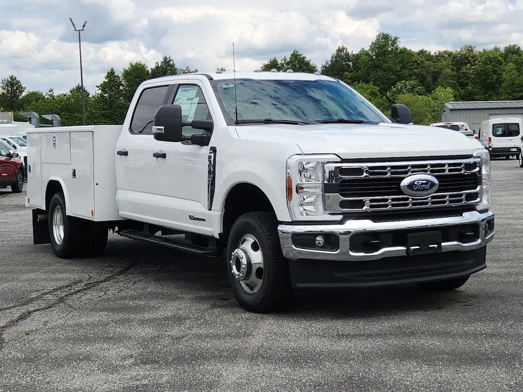 New 2025 Ford Super Duty F-350 DRW F-350 XL 4WD Crew Cab 179 WB 60 CA