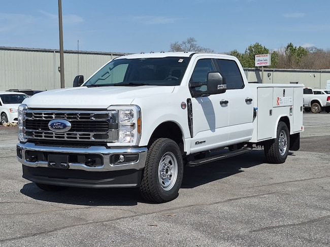 2026 Ford Super Duty F-350 SRW Chassis Cab F-350 XL 4WD Crew Cab 179 WB 60 CA