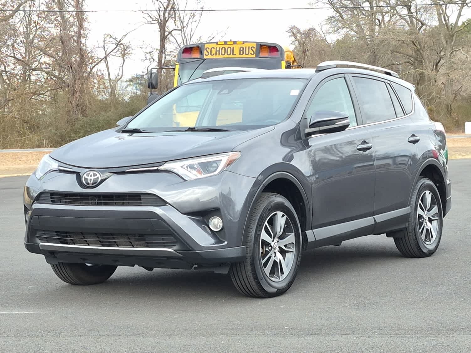 2018 Toyota RAV4 XLE's photo