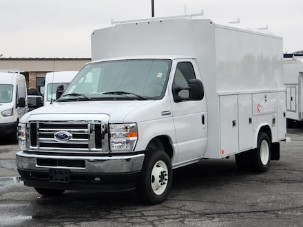 2025 Ford E-Series Cutaway E-350 SRW