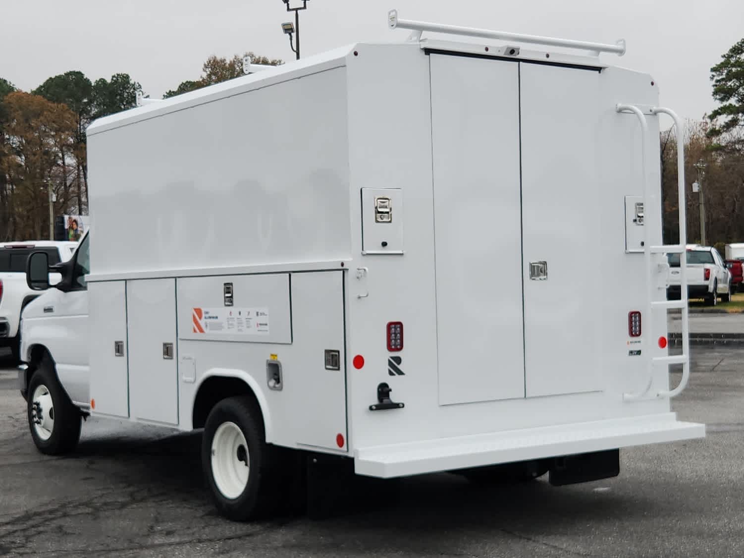 2025 Ford E-350 photo 4