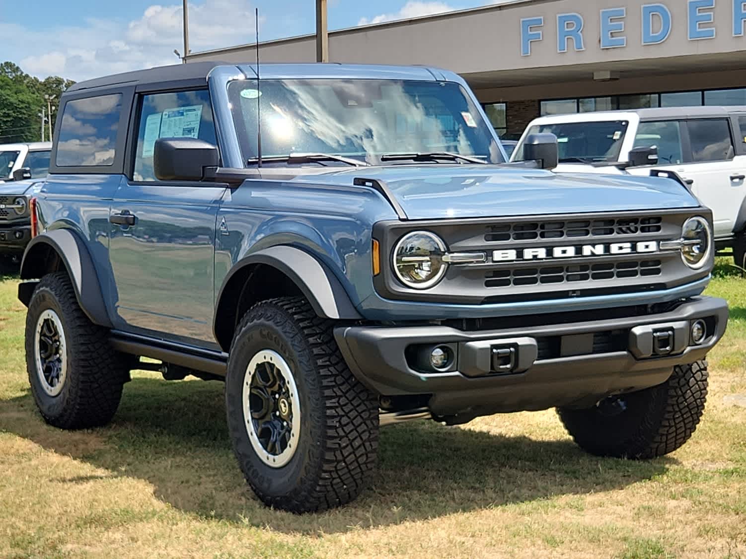 2024 Ford Bronco Black Diamond photo 2