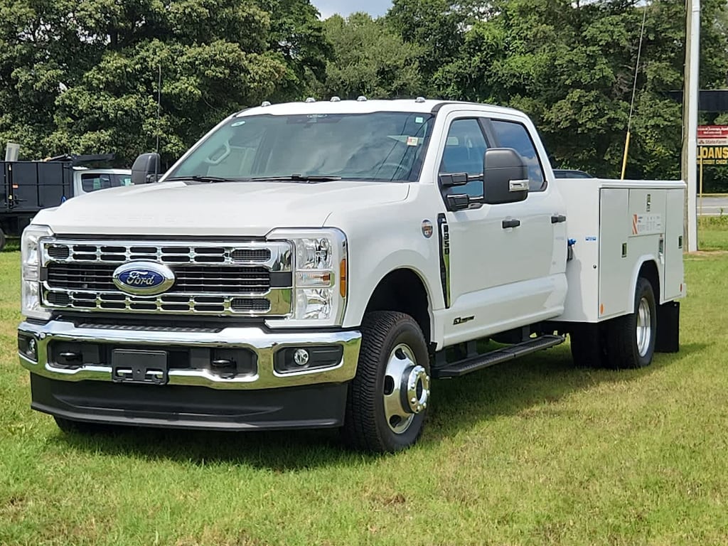 New 2025 Ford Super Duty F-350 DRW F-350 XL 4WD Crew Cab 179 WB 60 CA