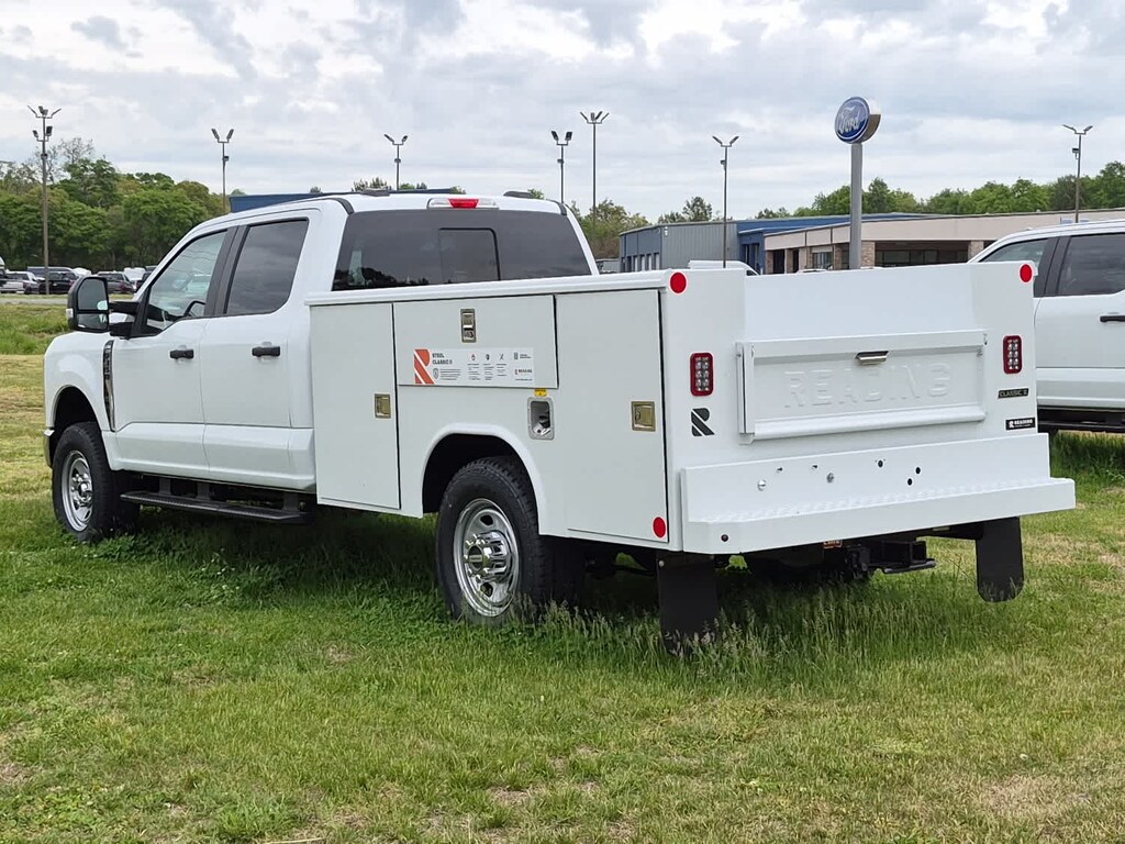 New 2026 Ford Super Duty F-350 SRW Chassis Cab F-350® XL 4WD Crew Cab 179 WB 60 CA