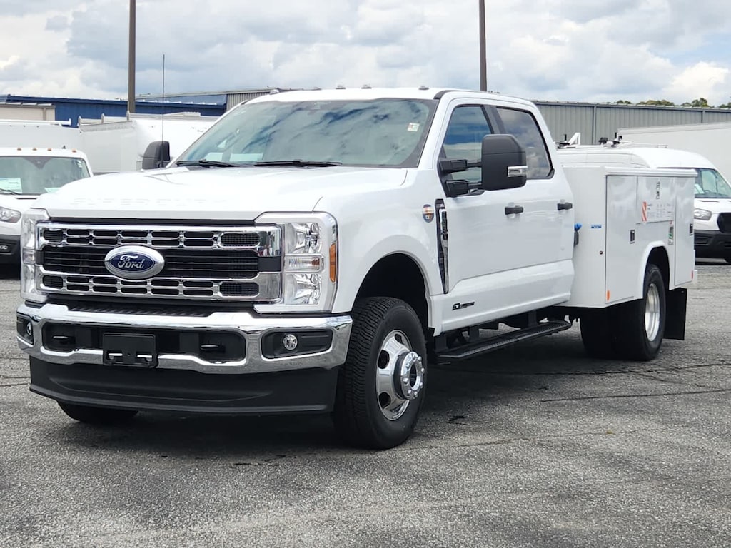 New 2025 Ford Super Duty F-350 DRW F-350 XL 4WD Crew Cab 179 WB 60 CA