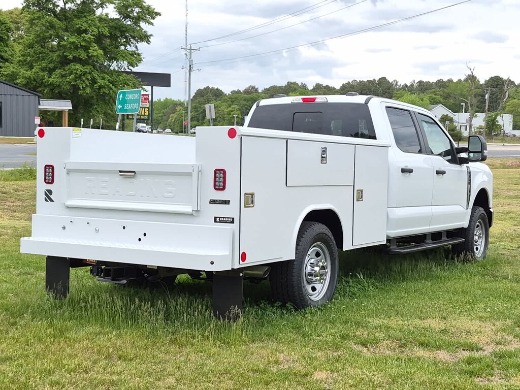 New 2026 Ford Super Duty F-350 SRW Chassis Cab F-350® XL 4WD Crew Cab 179 WB 60 CA