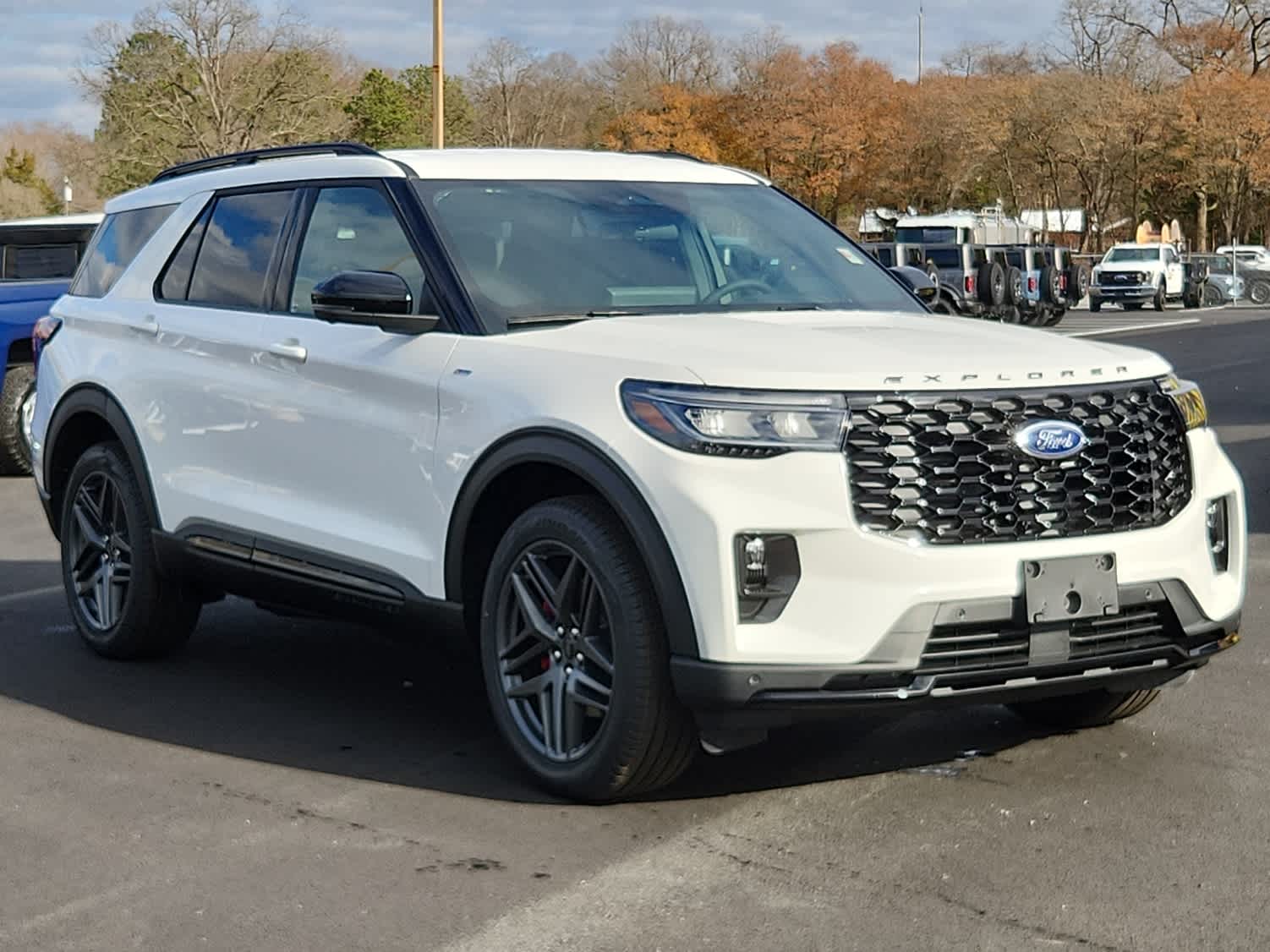 2025 Ford Explorer ST-Line photo 2