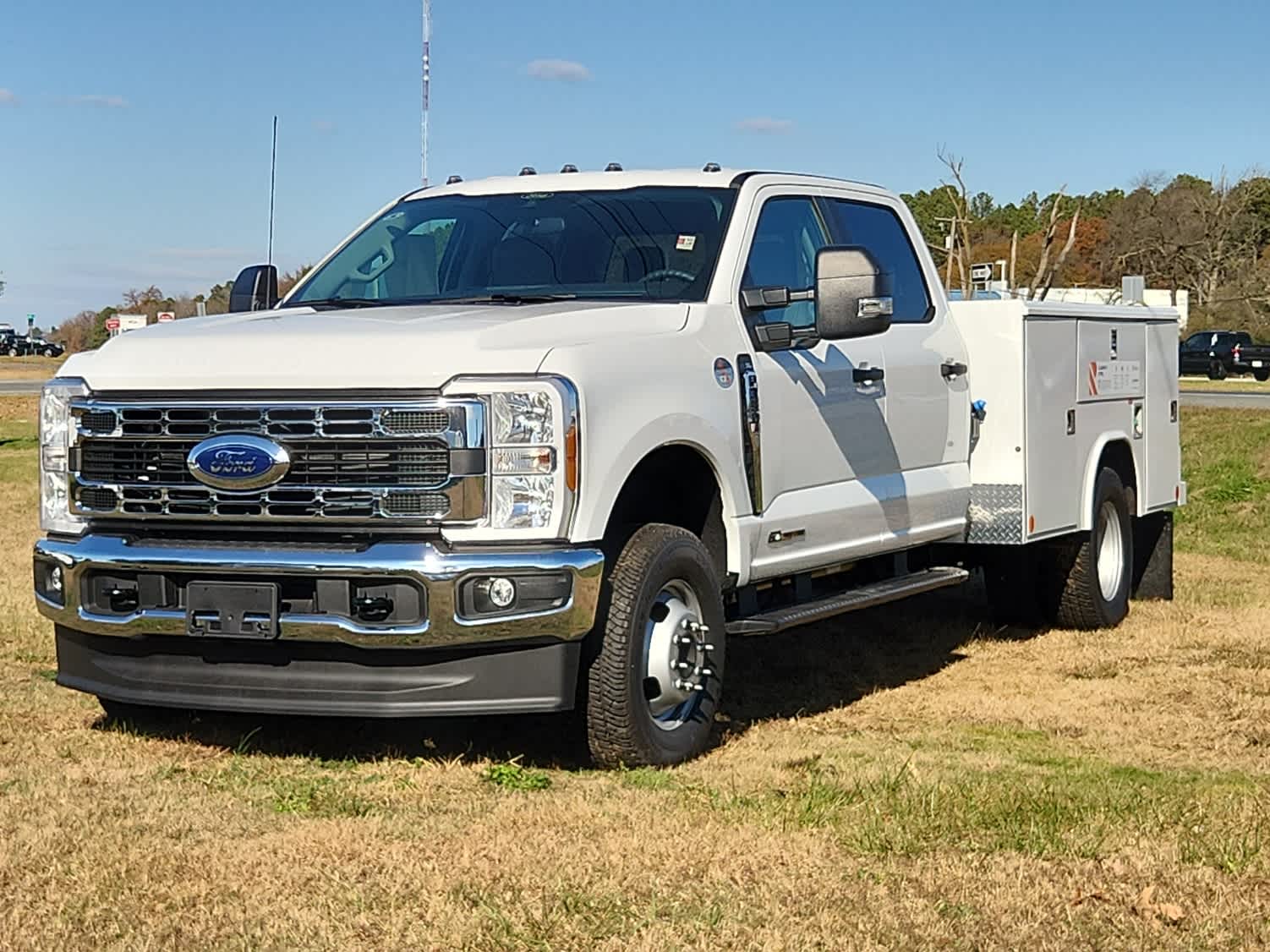 2025 Ford F-350 Super Duty Chassis Cab XL's photo