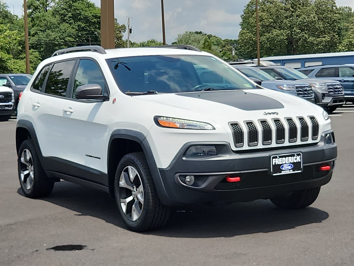 Used 2017 Jeep Cherokee Trailhawk with VIN 1C4PJMBS8HW510736 for sale in Seaford, DE