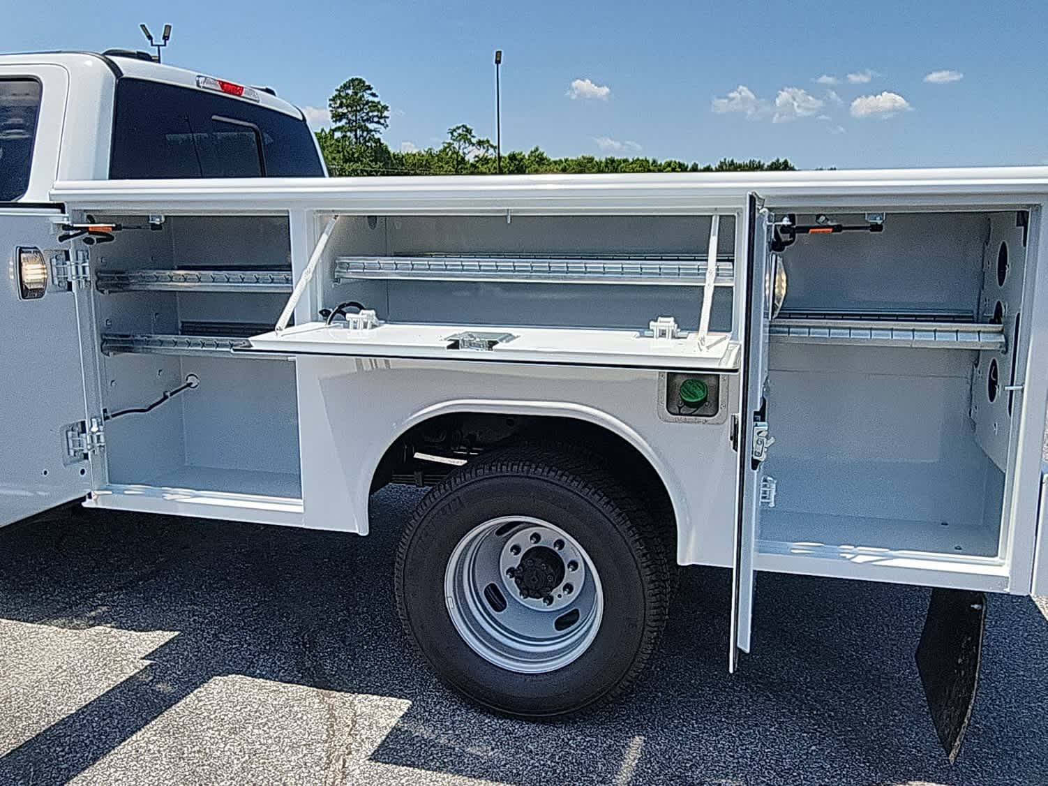 2025 Ford F-350 Super Duty Chassis Cab XL - Photo 17