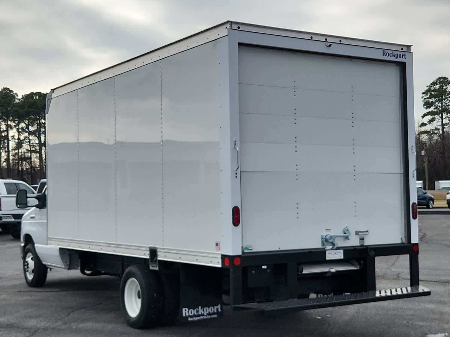 2025 Ford E-350 photo 4