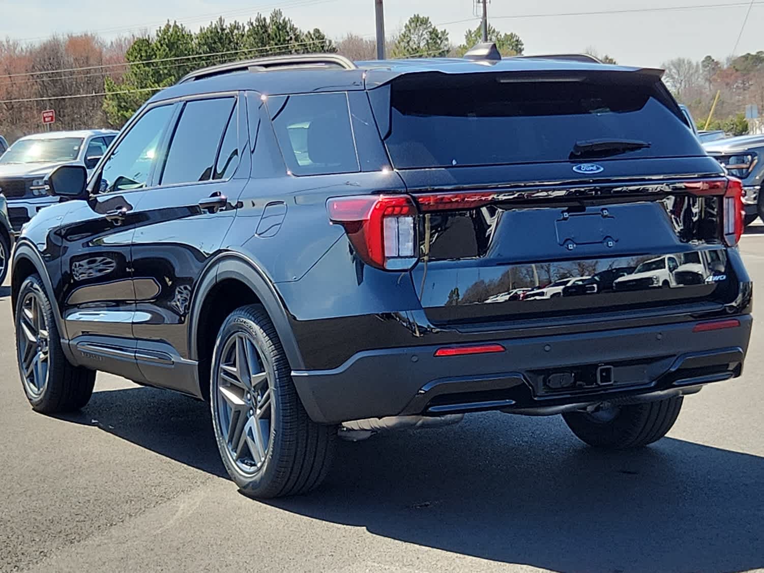 2025 Ford Explorer ST-Line photo 4