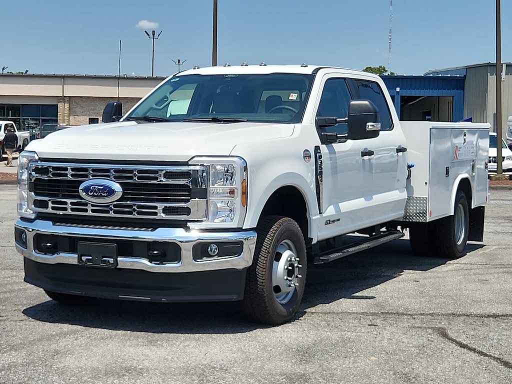 New 2025 Ford Super Duty F-350 DRW F-350 XL 4WD Crew Cab 179 WB 60 CA