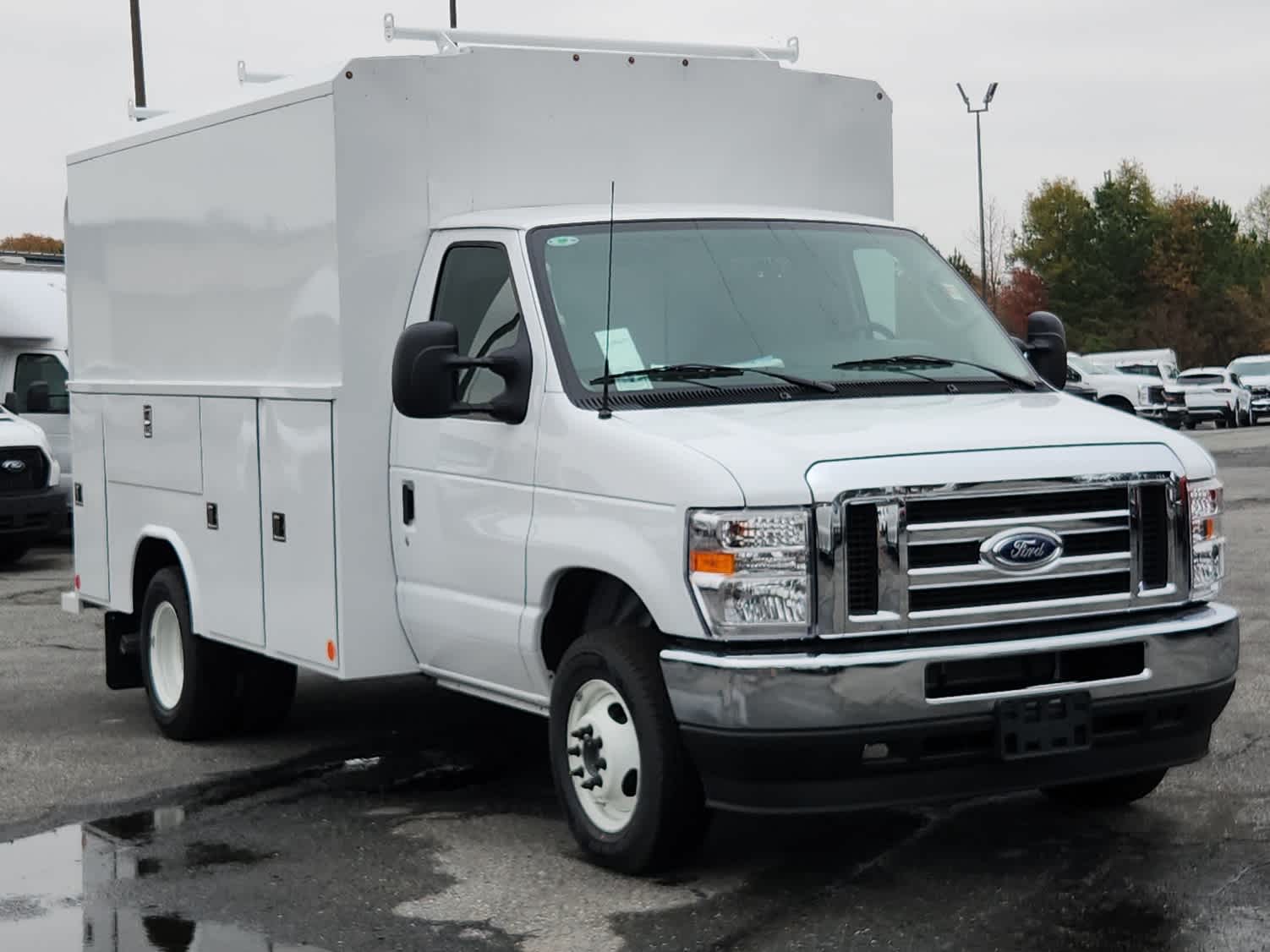 2025 Ford E-350 photo 2