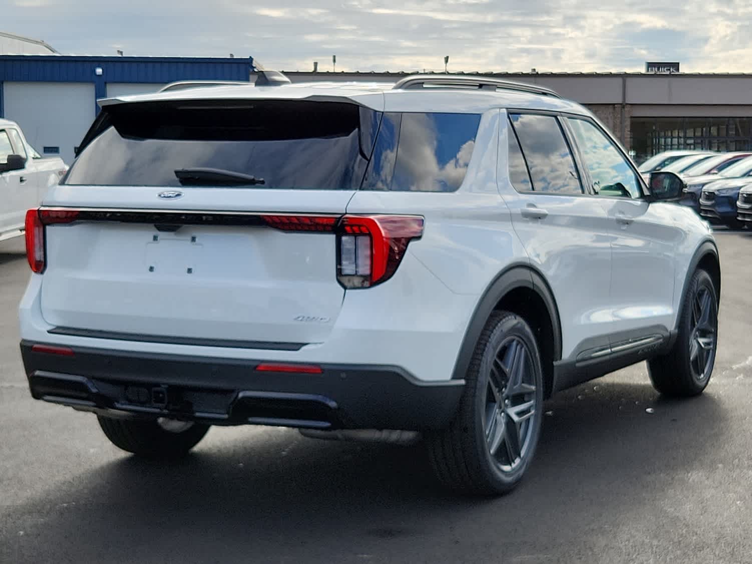 2025 Ford Explorer ST-Line photo 3