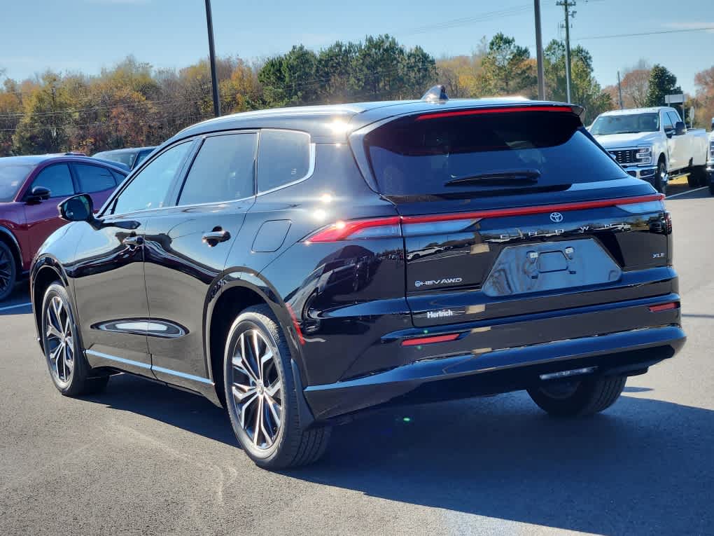 2025 Toyota Crown Signia XLE photo 4