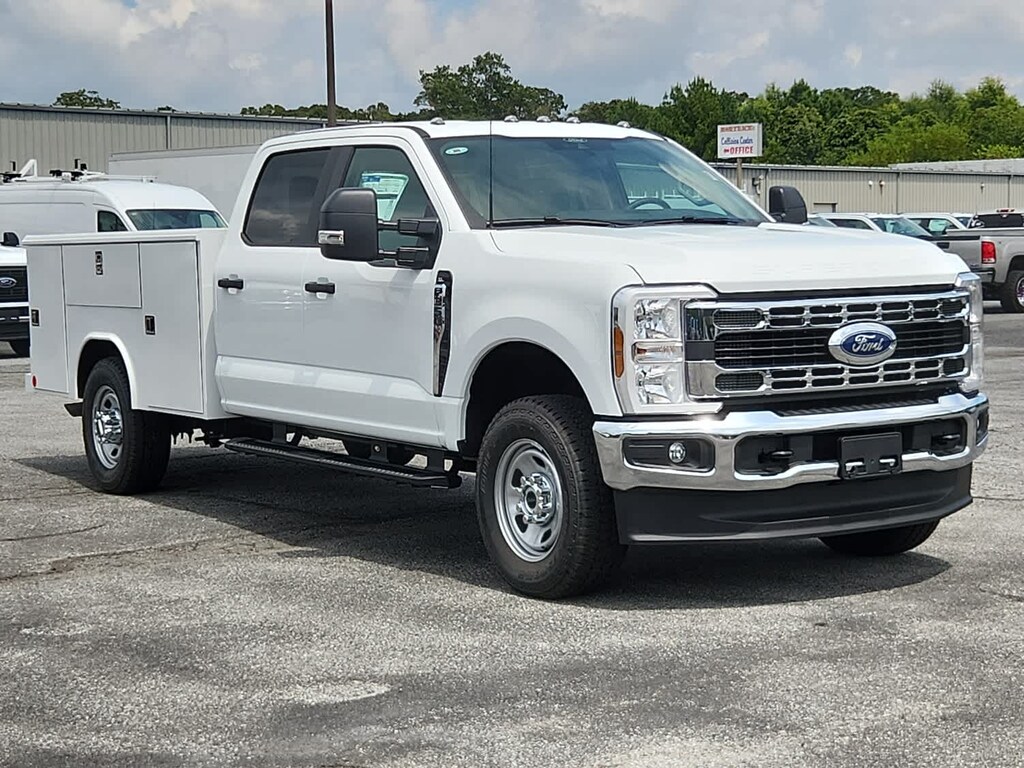 New 2025 Ford Super Duty F-350 SRW F-350 XL 4WD Crew Cab 179 WB 60 CA
