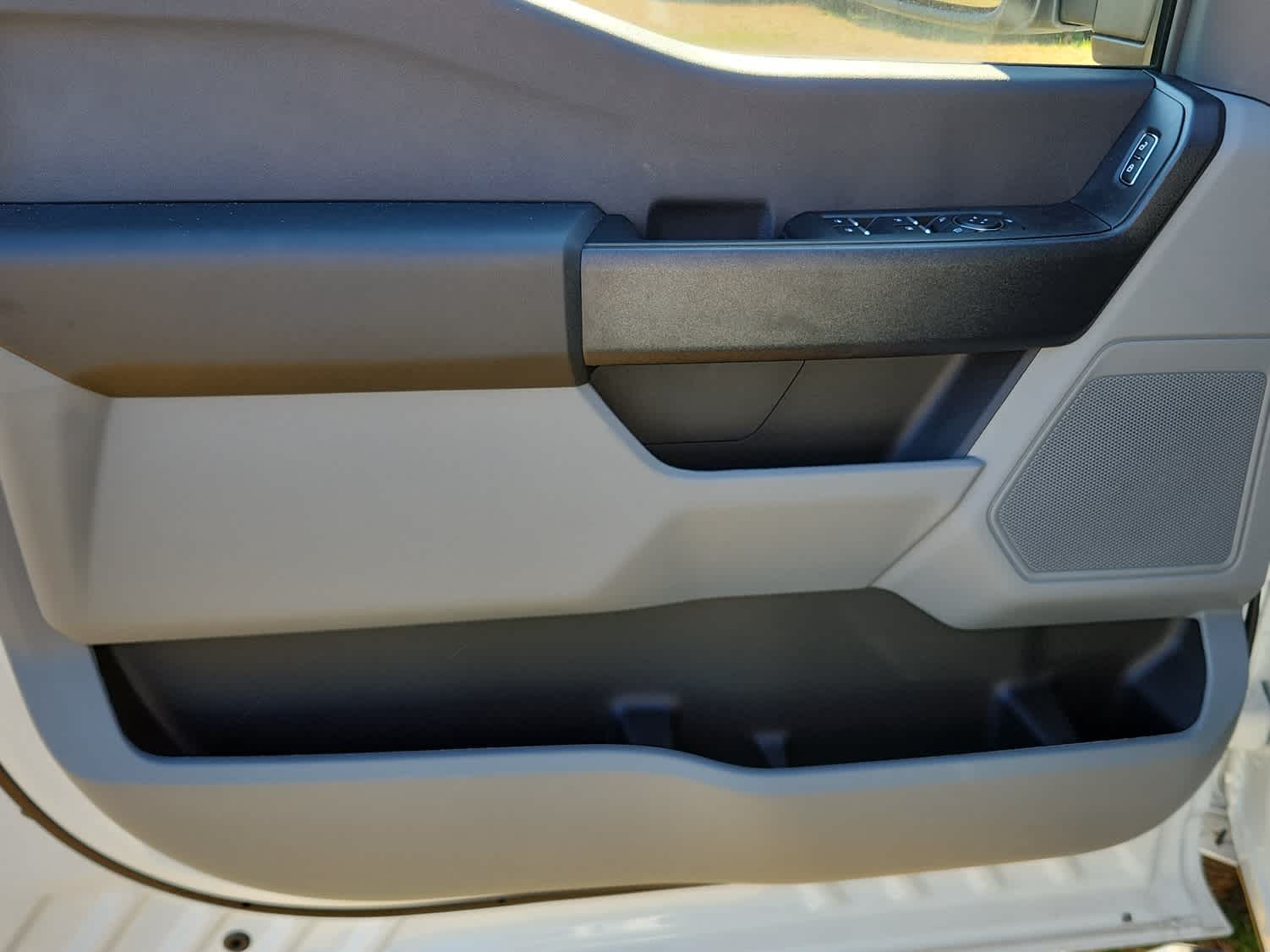 2025 Ford F-350 Super Duty Chassis Cab XL - Photo 9