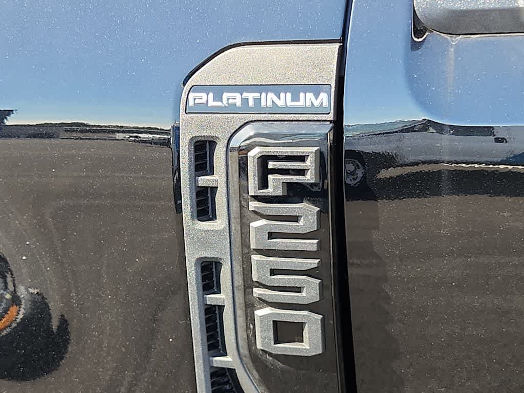 2025 Ford F-250 Super Duty Platinum - Photo 9