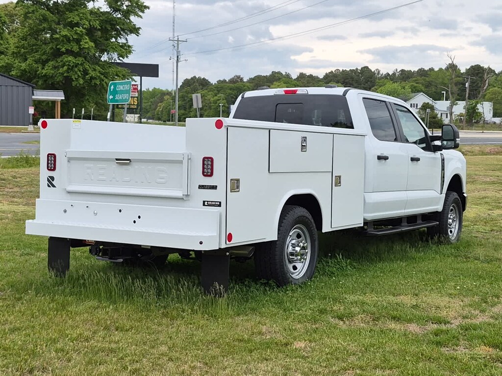 New 2026 Ford Super Duty F-350 SRW Chassis Cab F-350® XL 4WD Crew Cab 179 WB 60 CA