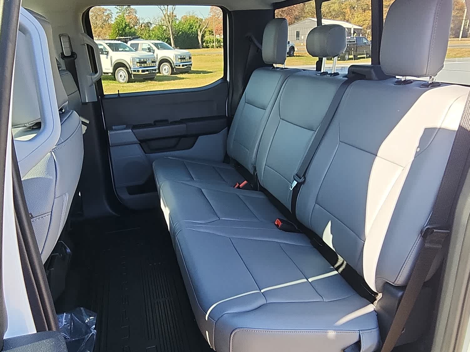 2025 Ford F-350 Super Duty Chassis Cab XL - Photo 7